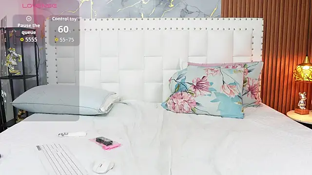 دردشة hornybarelylegalgirl الجنسية المباشرة