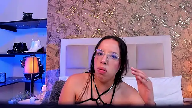 ValkyriaSteel's Live XXX Chat