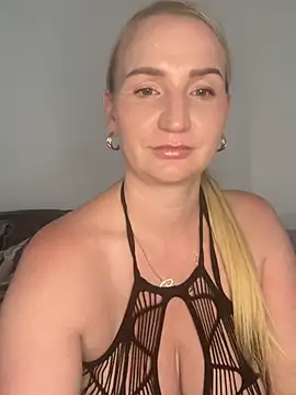 BootyQueenApril: απευθείας συνομιλία ΧΧΧ
