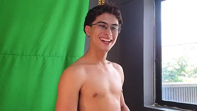 Aaron_Eze 即時 XXX 聊天