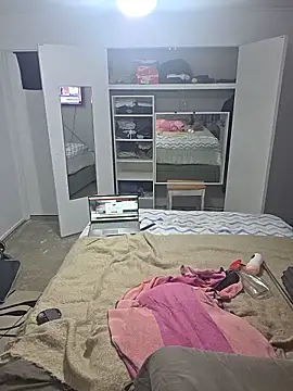 Pokazy przed kamerką – Handsolo_porn