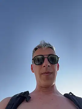 1Hugo1 Live XXX-Chat