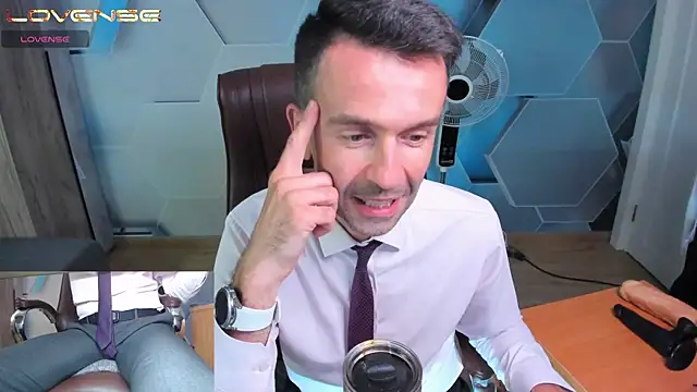 SteveTiger élő XXX-chatje