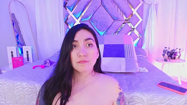 צ'אט XXX בשידור חי של KathiaJenner