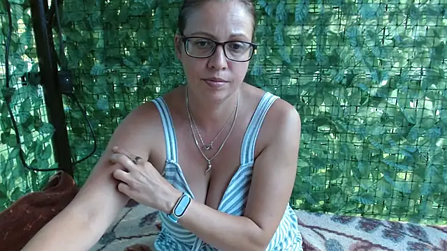 LadyHellene's Live XXX Chat