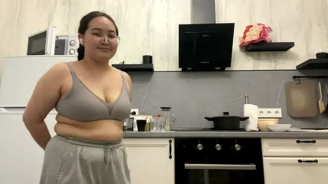 TracyThompson Adlı Modelin Canlı XXX Sohbeti