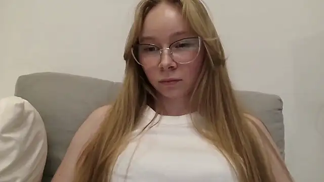 Vinelly Live XXX Chat