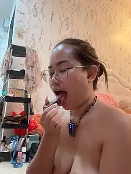 Chatroom XXX en direct de Ponthip