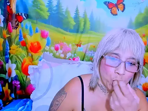 indianroxy's Live XXX Chat