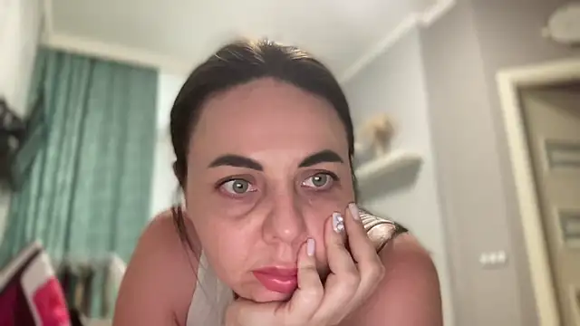 Darsy_Rox Adlı Modelin Canlı XXX Sohbeti