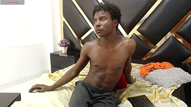 NoahJhonson69 Adlı Modelin Canlı XXX Sohbeti