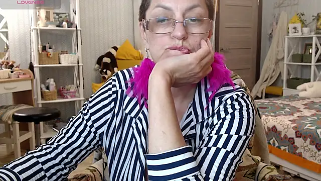 BloomingAllure Adlı Modelin Canlı XXX Sohbeti