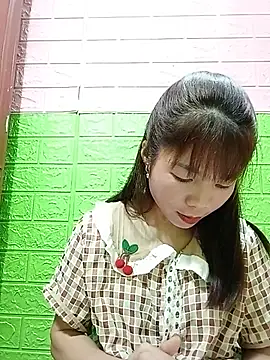 AmyLinee01 即時 XXX 聊天