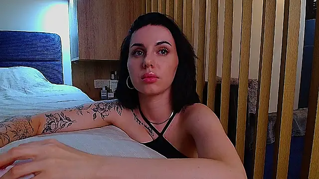 Chat +18 de Sour_Berry_ ao vivo