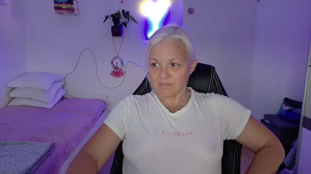 Linsy_Kim Adlı Modelin Canlı XXX Sohbeti