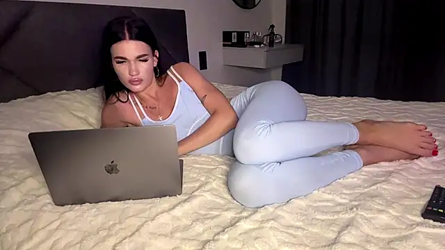 KarieEgge Adlı Modelin Canlı XXX Sohbeti