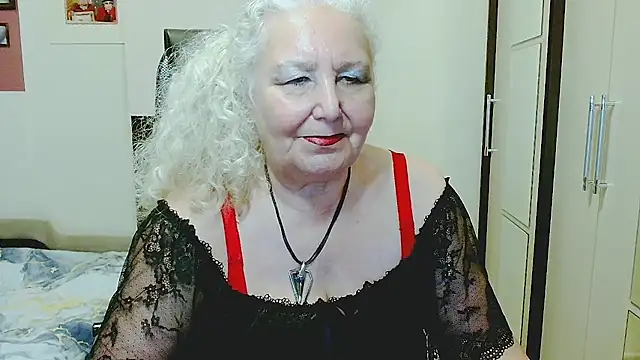 GrannyAlisa Adlı Modelin Canlı XXX Sohbeti