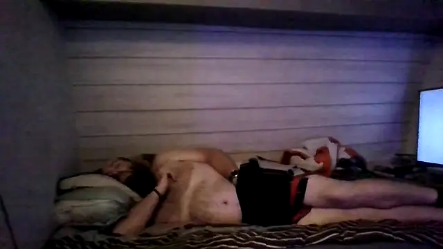 ThisGuy42o's Live XXX Chat
