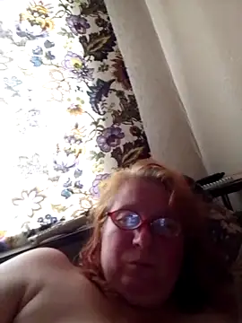 Chat +18 de SquirrelFine ao vivo