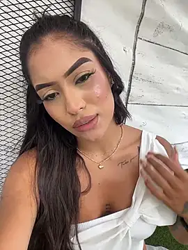 MystiqueXXX live XXX chat
