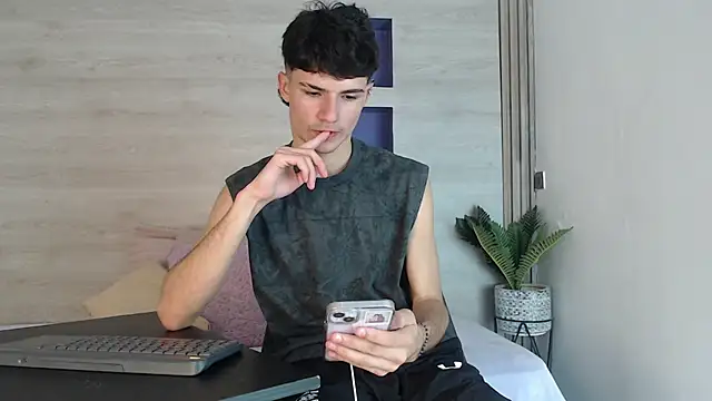 Logan_Steel Live XXX Chat