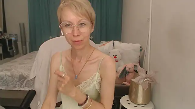 LuxuryNika Adlı Modelin Canlı XXX Sohbeti