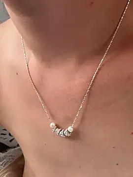 XXX chat uživo modela QS-06