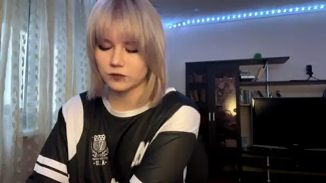 HelloKinki live XXX chat