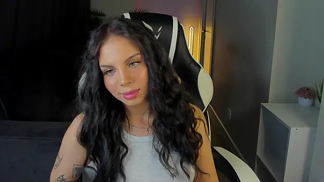 CatherineLambert Adlı Modelin Canlı XXX Sohbeti