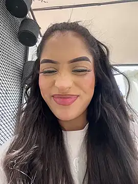 Chat +18 de MystiqueXXX ao vivo