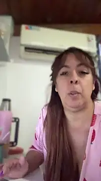 Chatroom XXX en direct de Sofyalone_