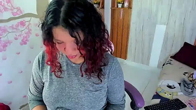 Emily_Coper18 Adlı Modelin Canlı XXX Sohbeti