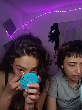 AlexxaAndRileyy Adlı Modelin Canlı XXX Sohbeti