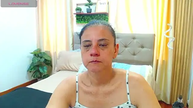 Chat +18 de sasi_luna ao vivo