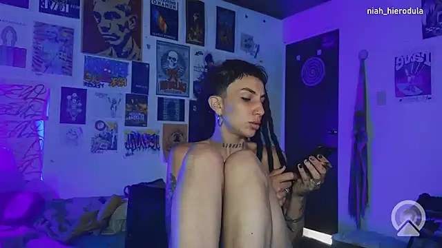 Chatroom XXX en direct de niah_11