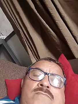 Misterymem63 Adlı Modelin Canlı XXX Sohbeti