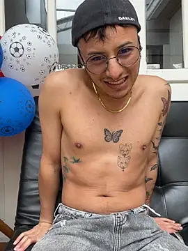 Dereck_Klain Adlı Modelin Canlı XXX Sohbeti