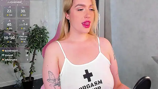 Viickie_Nelsson élő XXX-chatje
