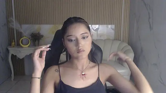 veronicaa_s Adlı Modelin Canlı XXX Sohbeti
