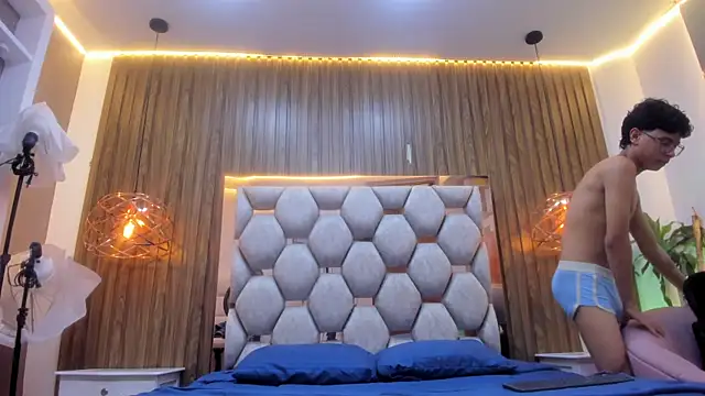 adams_bobby Adlı Modelin Canlı XXX Sohbeti