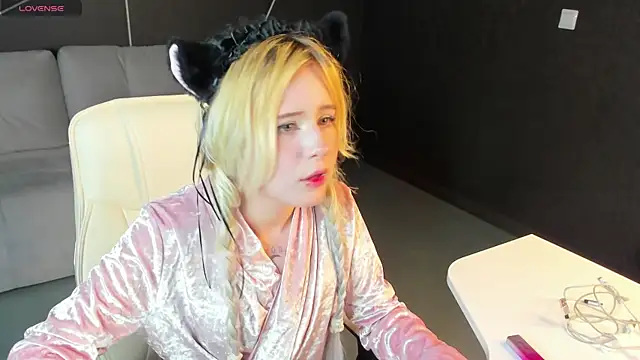 kikipeach's Live XXX Chat