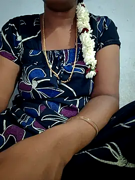Tamil_Hot_HoneyBee 即時 XXX 聊天