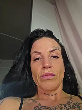 EmilyDiazofficial 라이브 XXX 채팅