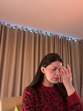 Zandrina Adlı Modelin Canlı XXX Sohbeti