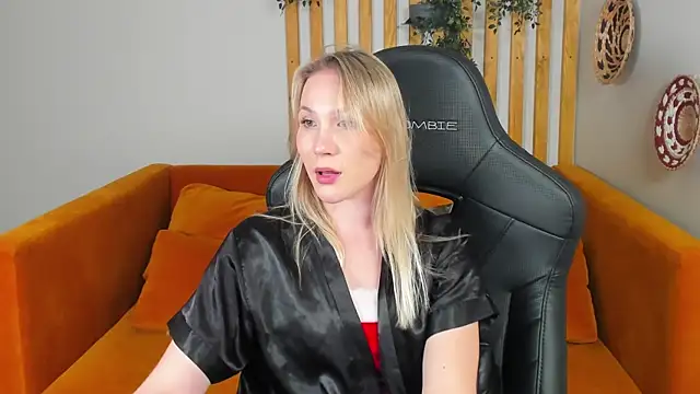 ElaraVoltagen Live XXX chat
