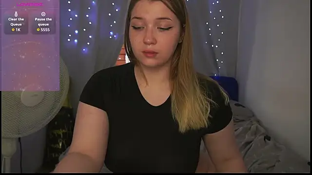 دردشة CuteSharloti الجنسية المباشرة