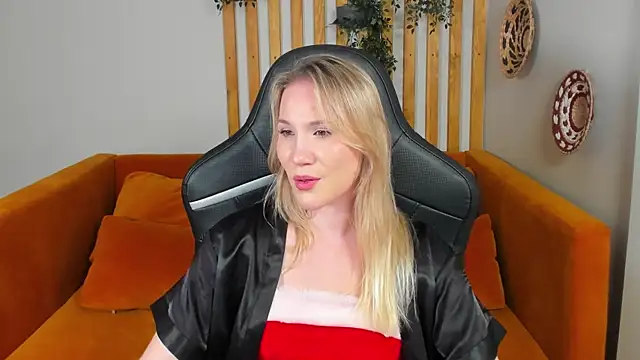 ElaraVoltage's Live XXX Chat