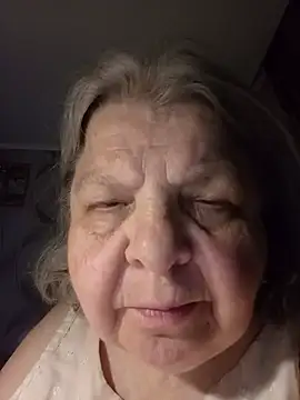 MartaMia68: διαδικτυακό σόου στην κάμερα