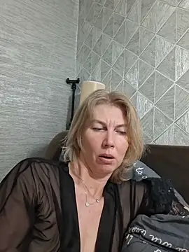 stellahere8 XXX чат на живо