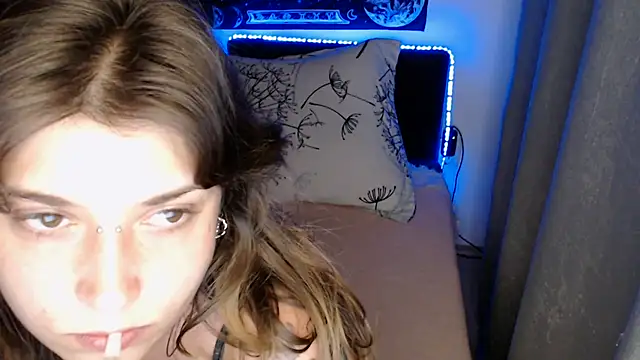 دردشة AlienforTwenty الجنسية المباشرة